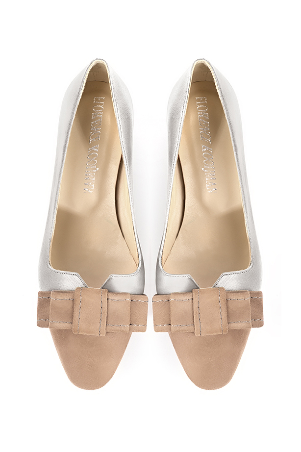 Biscuit beige and light silver women's dress pumps, with a knot on the front. Round toe. Low kitten heels. Top view - Florence KOOIJMAN